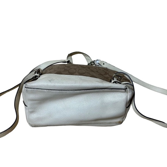 Coach × Disney Collaboration El Backpack Signature Canvas with Dumbo - Picture 5 of 16